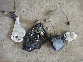 замок двери сдвижной Mazda 5 CR [рестайлинг] 2007, 2.0 л., LF-VE, бензин, АКПП, минивэн, передний привод, правый руль