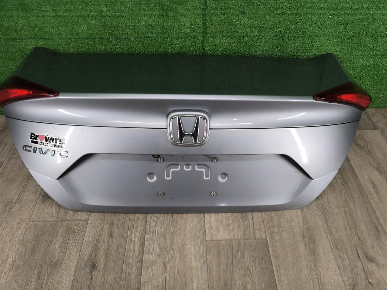 крышка багажника (дверь 3-5) Honda Civic 10 поколение 2017, 2.0 л., K20C2, бензин, АКПП, седан, передний привод - фото №1