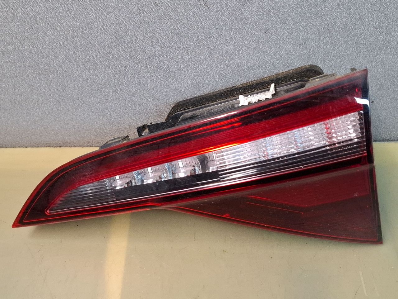 фонарь крышки багажника правый Volkswagen Jetta 7 поколение 2020, 2.0 л., бензин, серый, седан, передний привод - фото №1