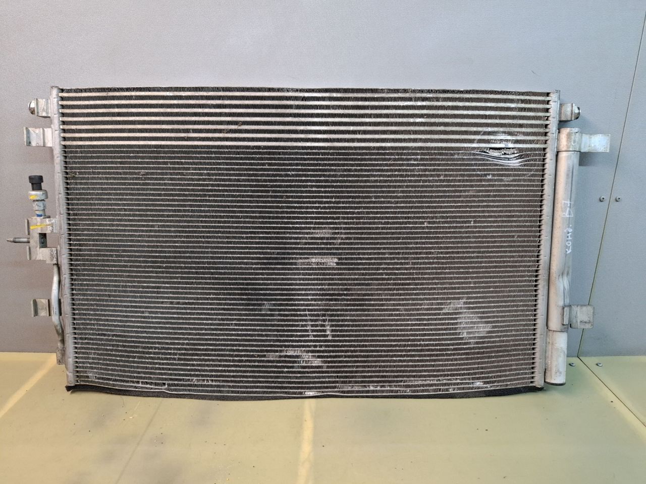 радиатор кондиционера Chevrolet Equinox 3 поколение 2018, 2.0 л., бензин, АКПП, передний привод, T987511 - фото №1