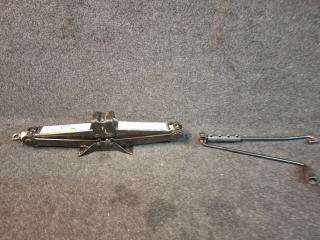 домкрат Volkswagen Tiguan 2 поколение 2020, 2.0 л., бензин, АКПП, серый, полный привод, 5QF011031C