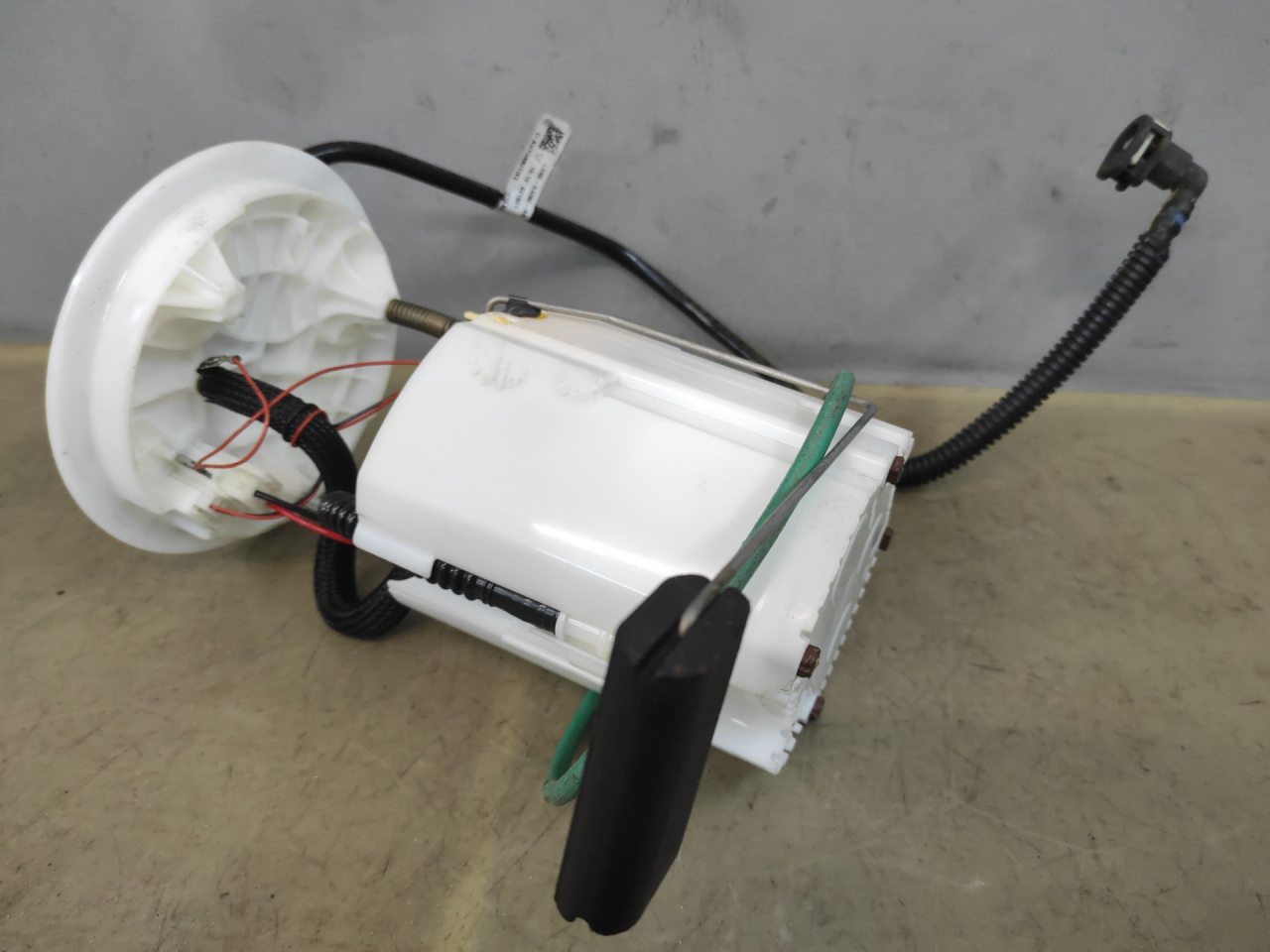 насос топливный Ford Escape 4 поколение CX482 2021, 2.5 л., гибрид, АКПП, внедорожник 5 дв., полный привод, LX689H307AC - фото №1