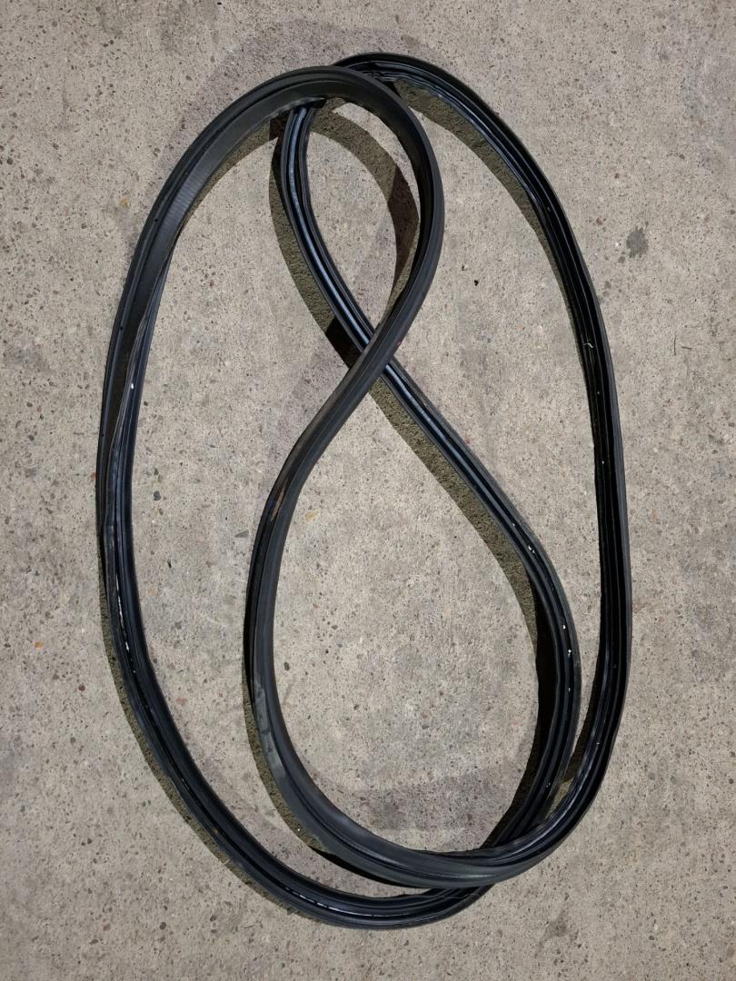 уплотнитель Mazda CX-5 2 поколение KF 2018, 2.5 л., PYY1, бензин, АКПП, серый/46g, внедорожник 5 дв., полный привод - фото №1