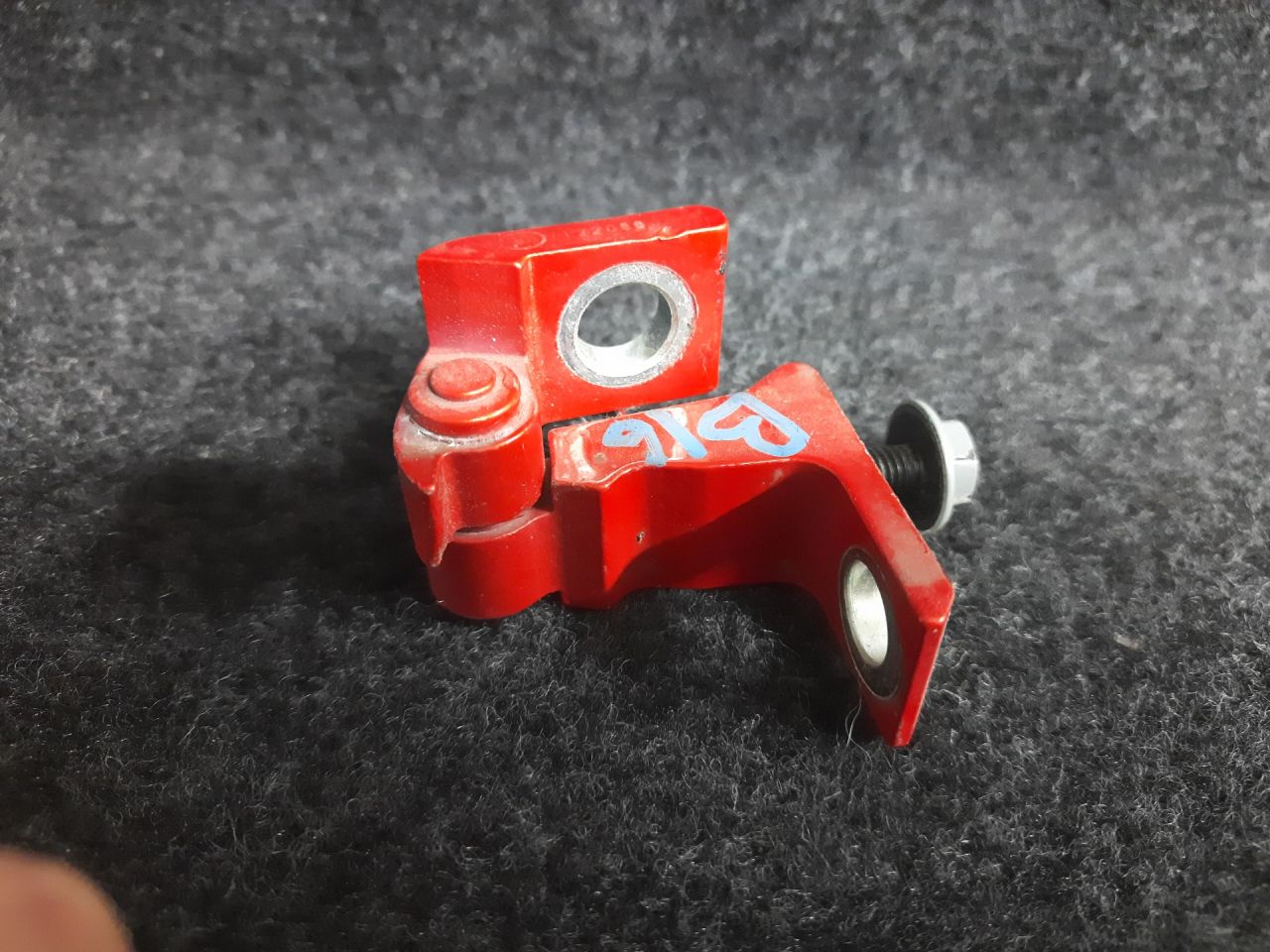 петля двери Volkswagen Jetta 7 поколение 2019, 1.4 л., бензин, АКПП, оранжевый, седан, передний привод - фото №1