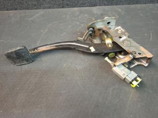 педаль сцепления Mazda 626 5 поколение [рестайлинг] GW 2001, 2.0 л., RF4F, дизель, МКПП, серебристый, универсал, передний привод