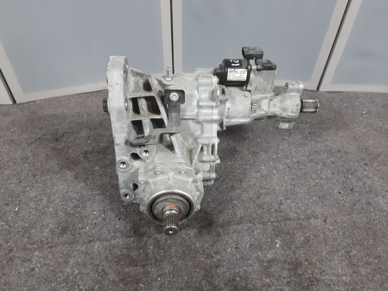 раздаточная коробка Chevrolet Blazer 3 поколение 2019, 3.6 л., бензин, АКПП, белый, полный привод - фото №1