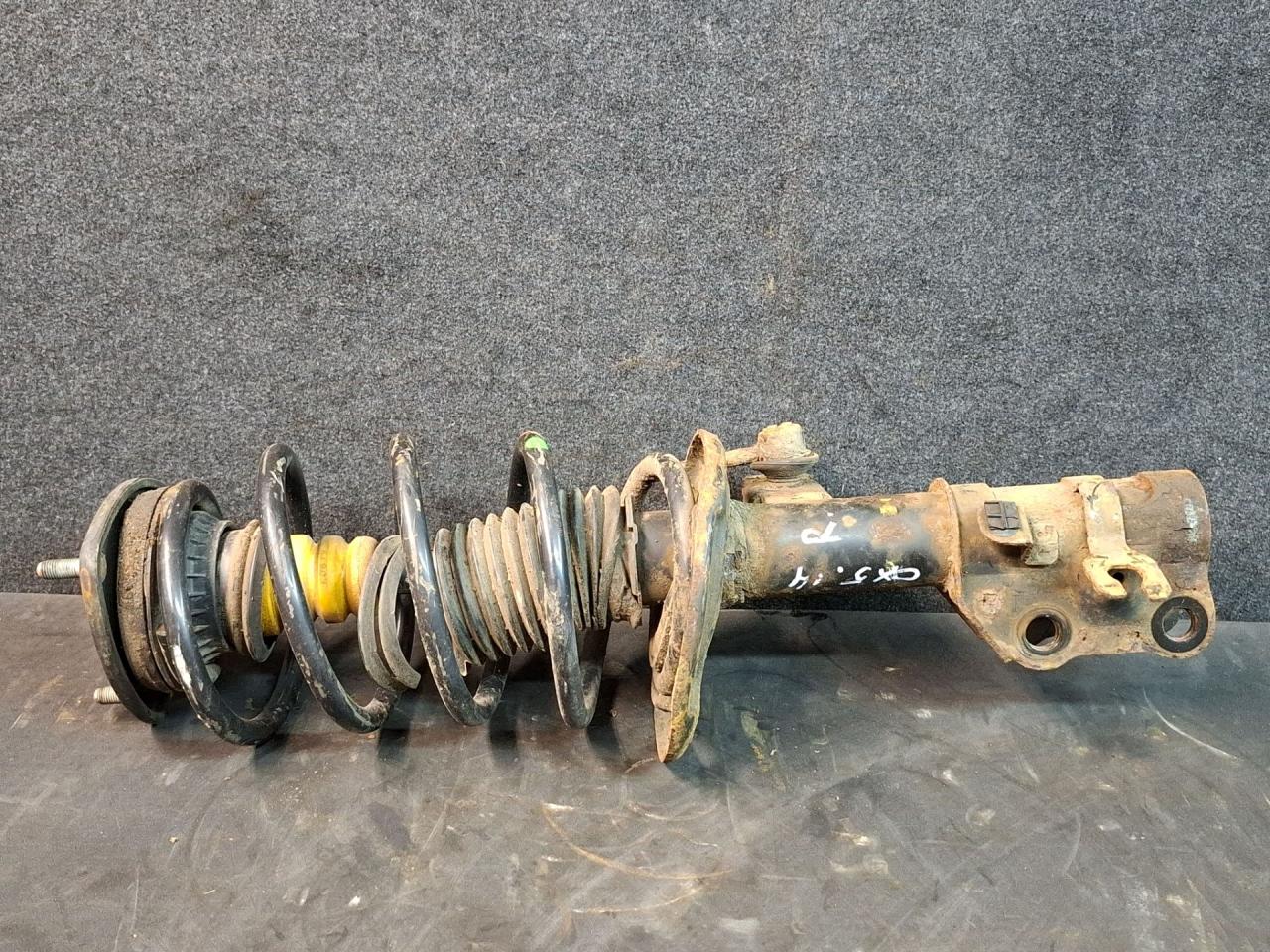 амортизатор передний правый Mazda CX-5 1 поколение 2014 - фото №1