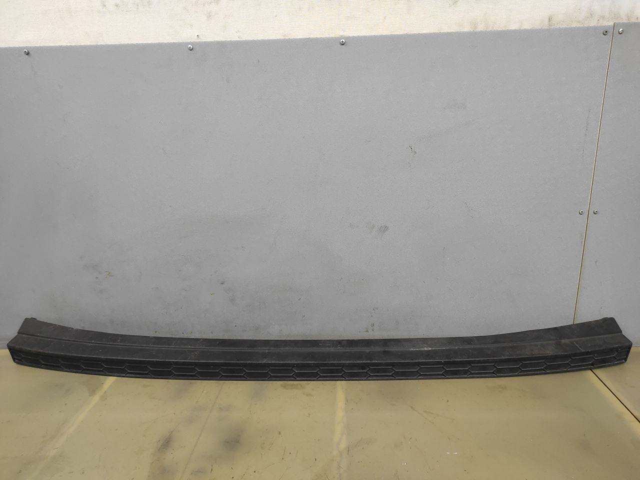 молдинг заднего бампера Skoda Kodiaq 1 поколение 2020, 8115946, 565807423 - фото №1