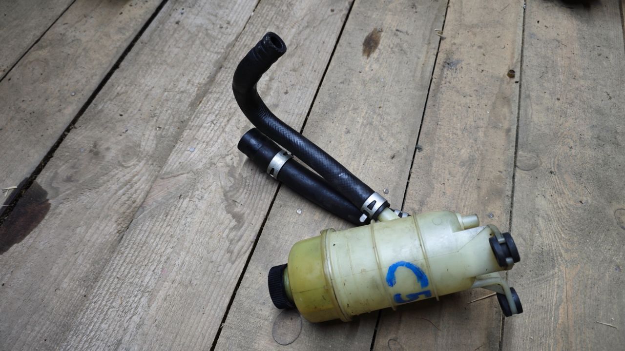 бачок гидроусилителя Mazda Millenia 1 поколение 2000 - фото №1