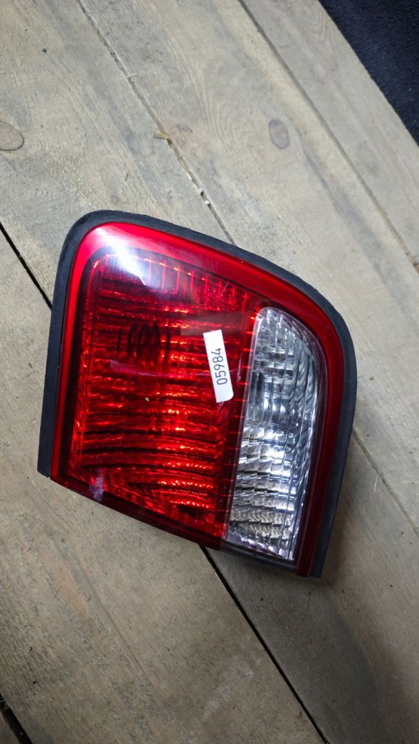 фонарь крышки багажника правый Mazda Millenia 1 поколение 1999 - фото №1