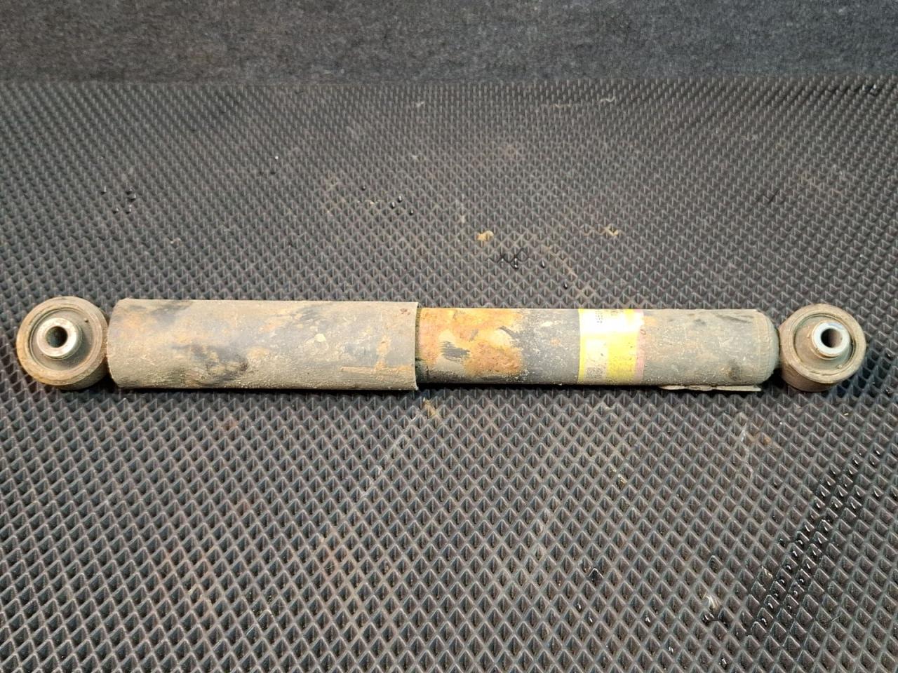 амортизатор задний правый Lexus RX 4 поколение 2018, 4853148341 - фото №1