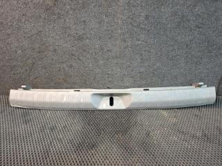 накладка внутренняя на заднюю панель кузова Toyota Prius V 1 поколение ZVW41 ZVW41 2014, 1.8 л., гибрид, АКПП, синий, хетчбэк 5 дв., передний привод, 67935-47010