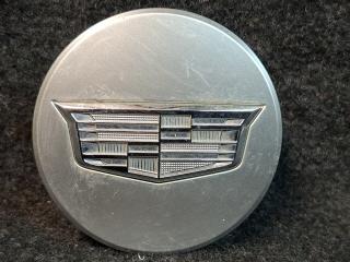 колпачок литого диска Cadillac XT4 1 поколение 2020, 2.0 л., бензин, АКПП, 318e, полный привод, 9597375
