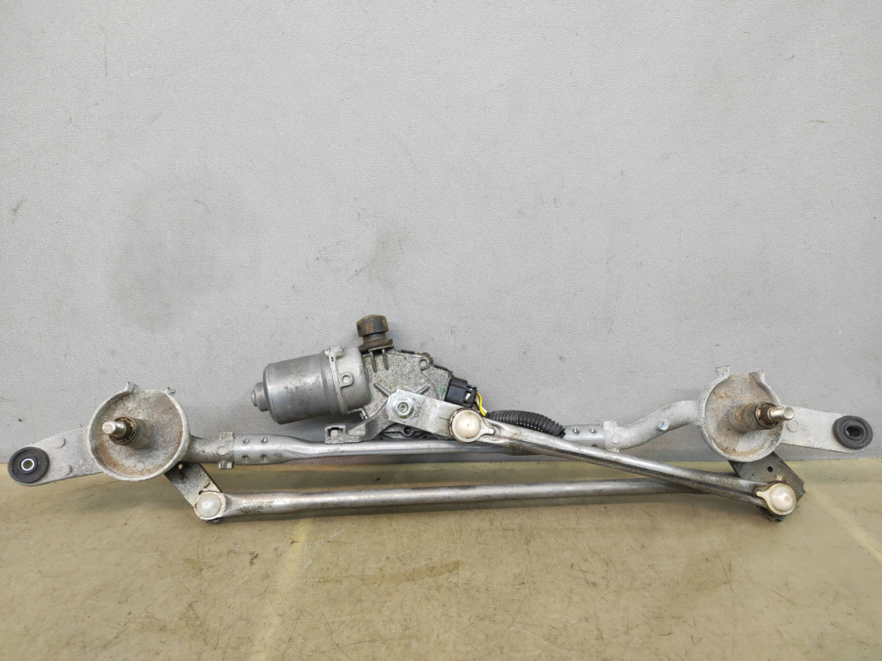 механизм стеклоочистителя (трапеция дворников) Chevrolet Equinox 3 поколение 2019, 1.5 л., бензин, АКПП, белый 140х, минивэн, передний привод - фото №1