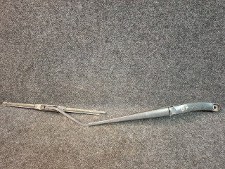 щеткодержатель (поводок стеклоочистителя, дворник) Chevrolet Equinox 3 поколение 2018, 2.0 л., бензин, АКПП, передний привод