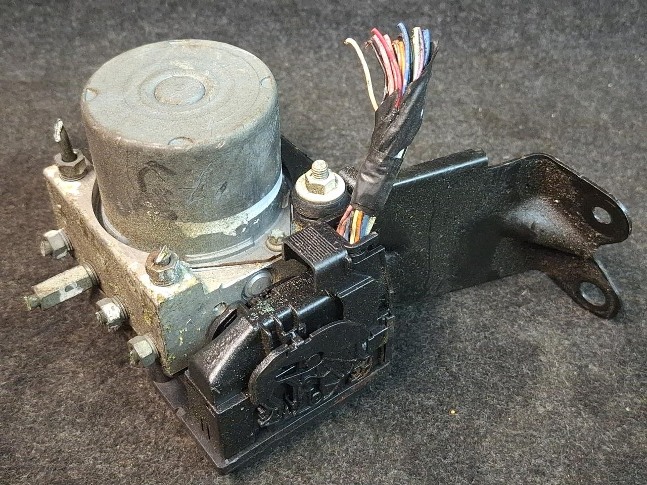 блок ABS Toyota Camry 7 поколение XV40 2008, 2.4 л., 2AZ-FE, бензин, АКПП, седан, передний привод - фото №1