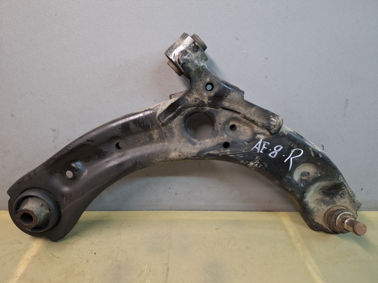 рычаг передний правый Mazda CX-30 1 поколение 2022, 2.0 л., PE-VPS, бензин, МКПП, передний привод - фото №1