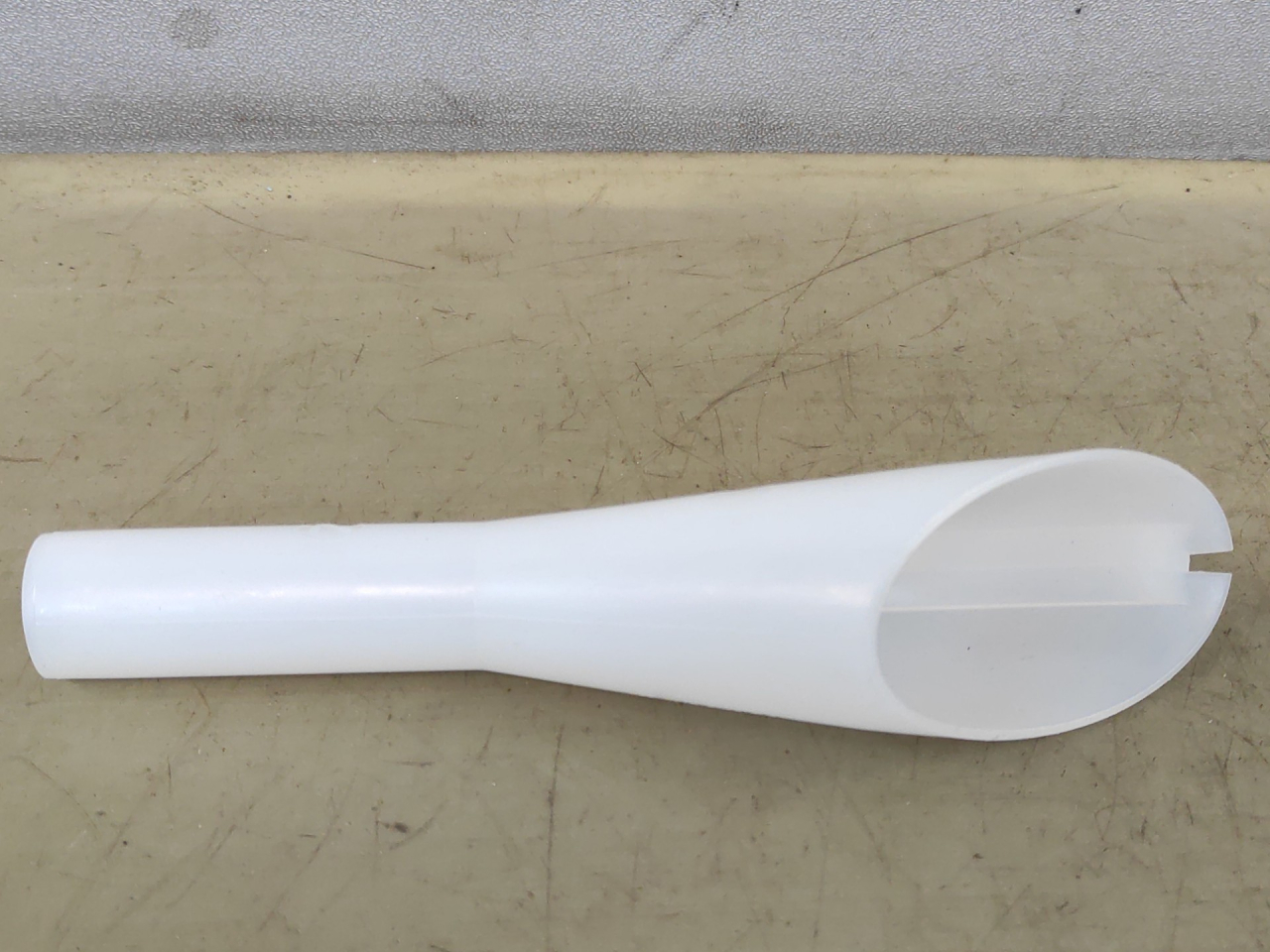 горловина бачка омывателя Ford Escape 4 поколение CX482 2021, 2.5 л., гибрид, АКПП, внедорожник 5 дв., полный привод - фото №1