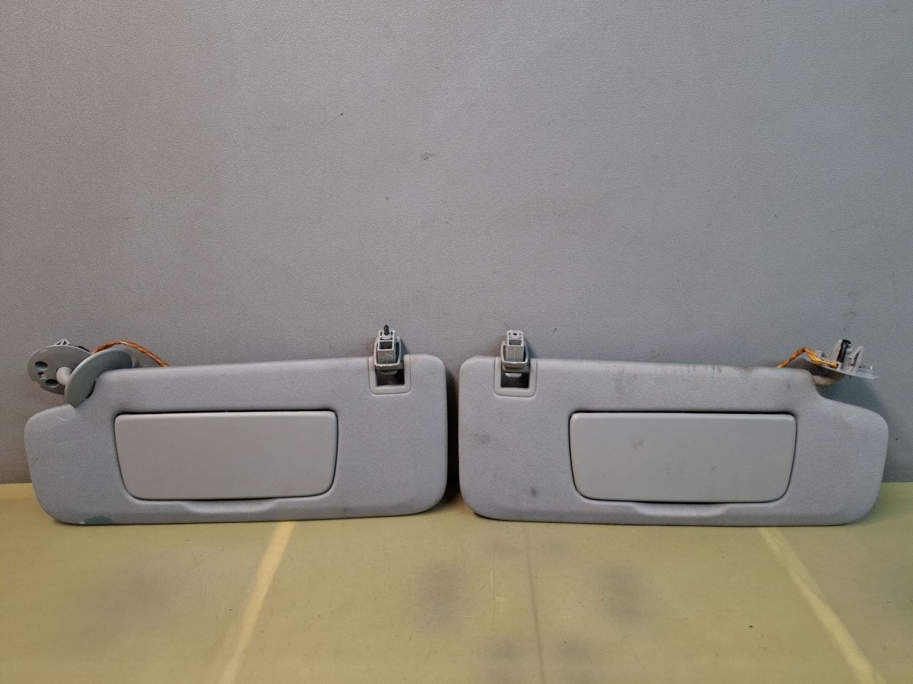 козырек солнцезащитный Chevrolet Equinox 3 поколение 2018, 2.0 л., бензин, АКПП, передний привод - фото №1