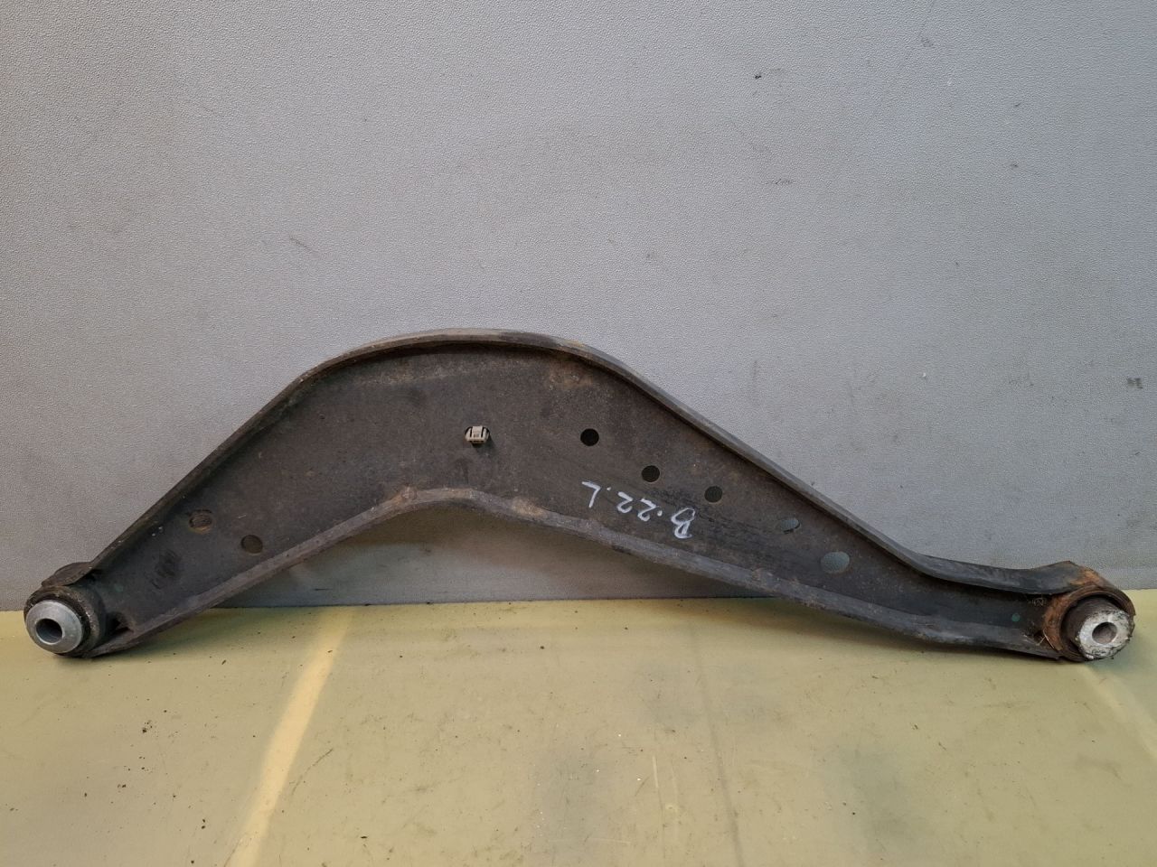 рычаг задний левый Chevrolet Malibu 9 поколение 2018, 1.5 л., бензин, АКПП, бордовый, передний привод - фото №1