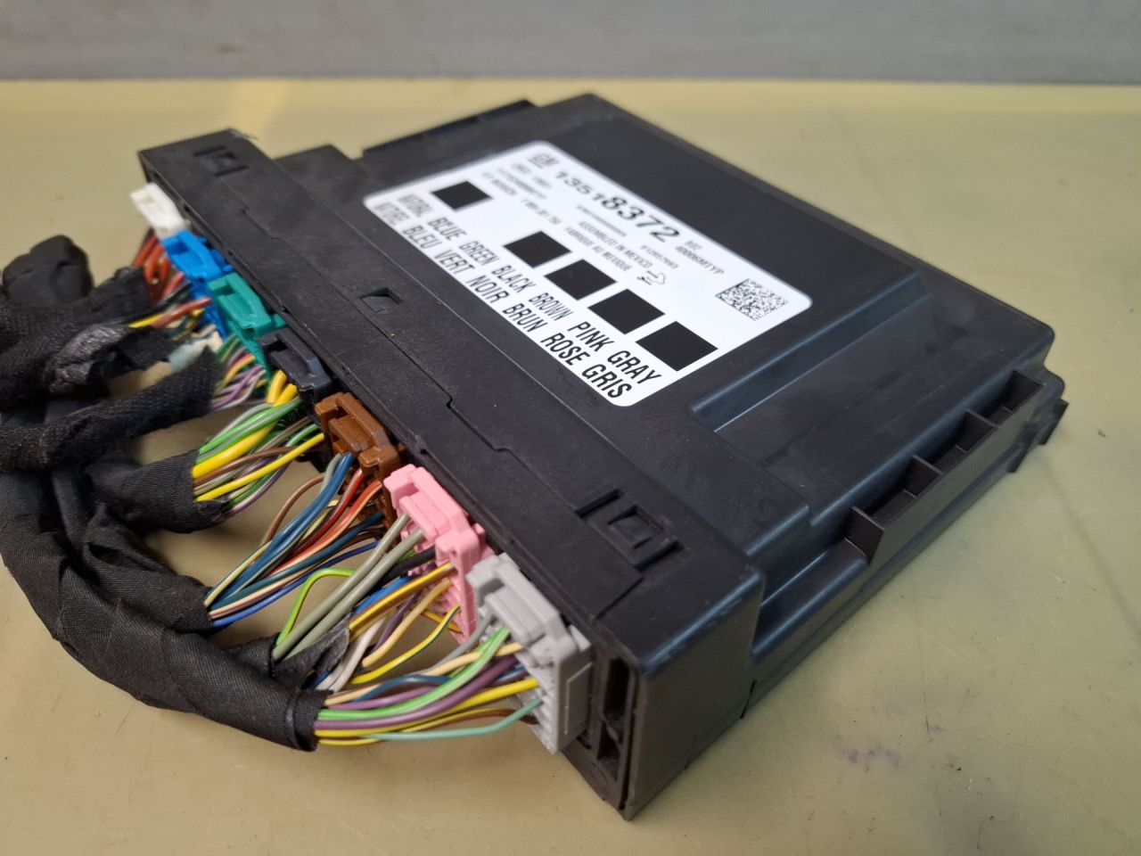 блок комфорта Chevrolet Malibu 9 поколение 2018, 1.5 л., бензин, АКПП, бордовый, передний привод, 13518372 - фото №1