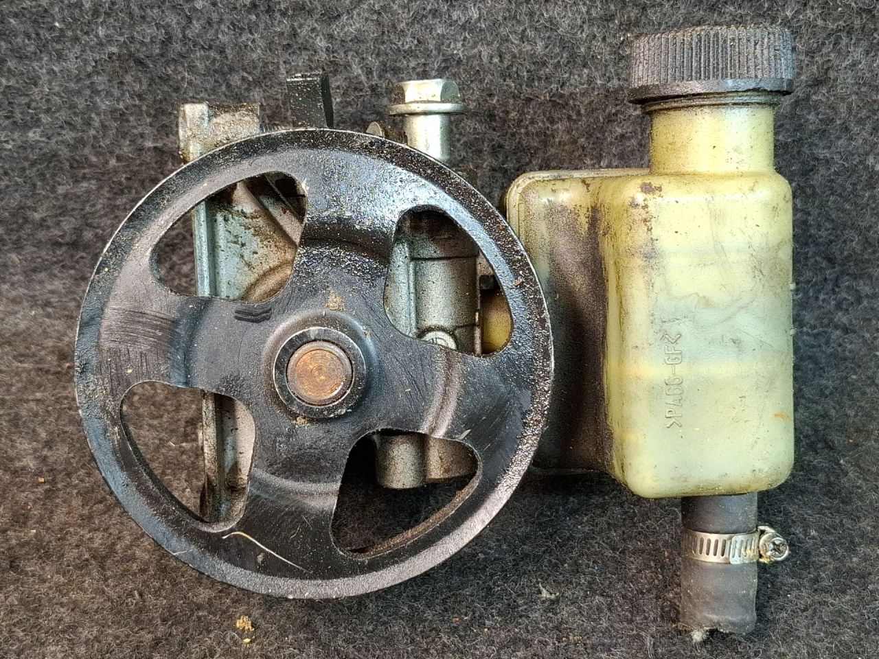 насос гидроусилителя руля Mazda CX-7 1 поколение 2008, 2.3 л., бензин - фото №1