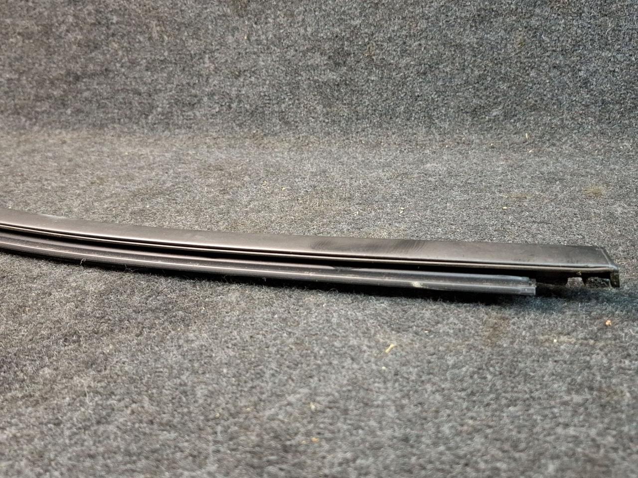 молдинг стекла двери задней левой Chevrolet Blazer 3 поколение 2019, 3.6 л., бензин, АКПП, белый, полный привод - фото №1