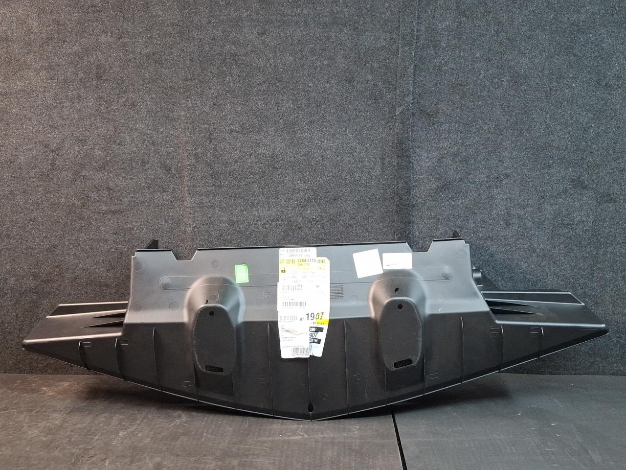 воздуховод (дефлектор) радиатора Chevrolet Camaro 5 поколение 2012, 22847775 - фото №1