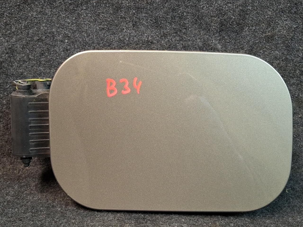 лючок топливного бака Cadillac XT4 1 поколение 2020, 2.0 л., бензин, АКПП, 318e, полный привод, 84837174, 84837175 - фото №1