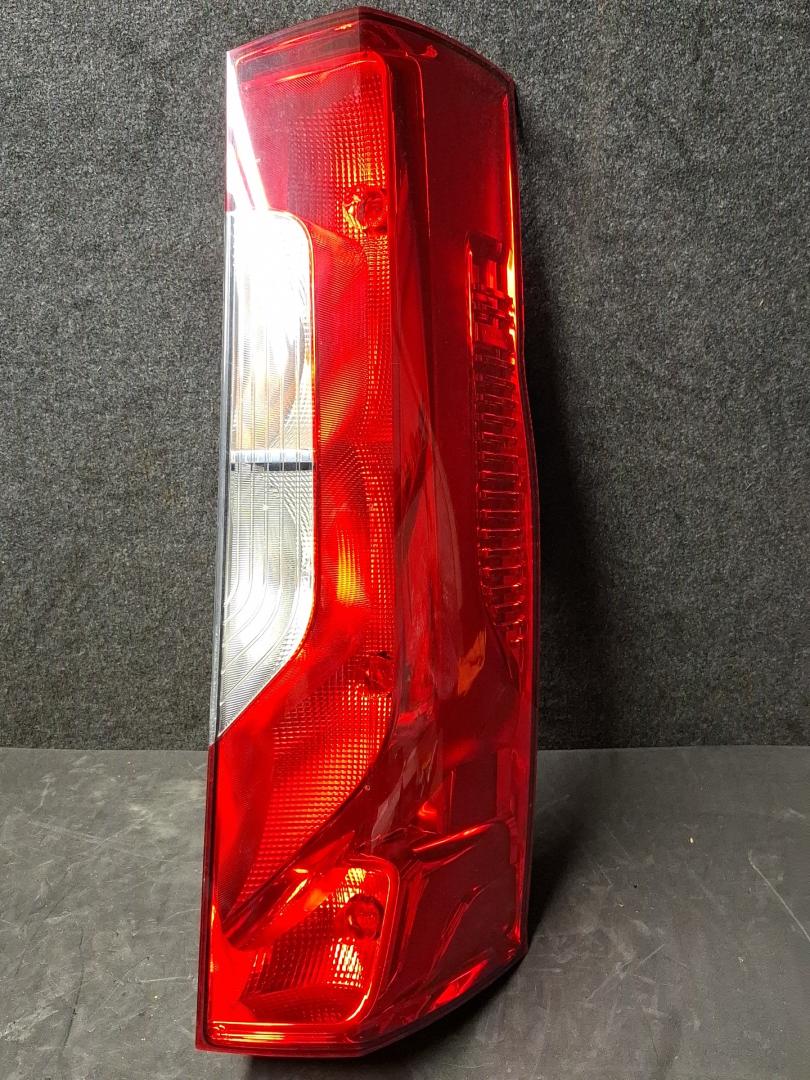 фонарь задний правый Mercedes-Benz Sprinter W907/W910 2022, A9108200300 - фото №1