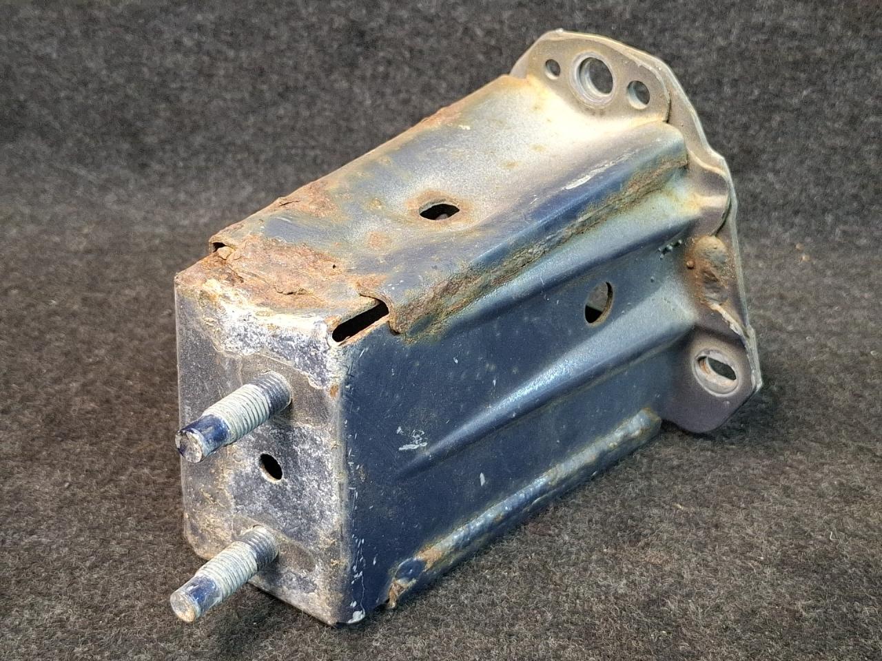 лонжерон правый Toyota Prius V 1 поколение ZVW41 ZVW41 2014, 1.8 л., гибрид, АКПП, синий, хетчбэк 5 дв., передний привод - фото №1