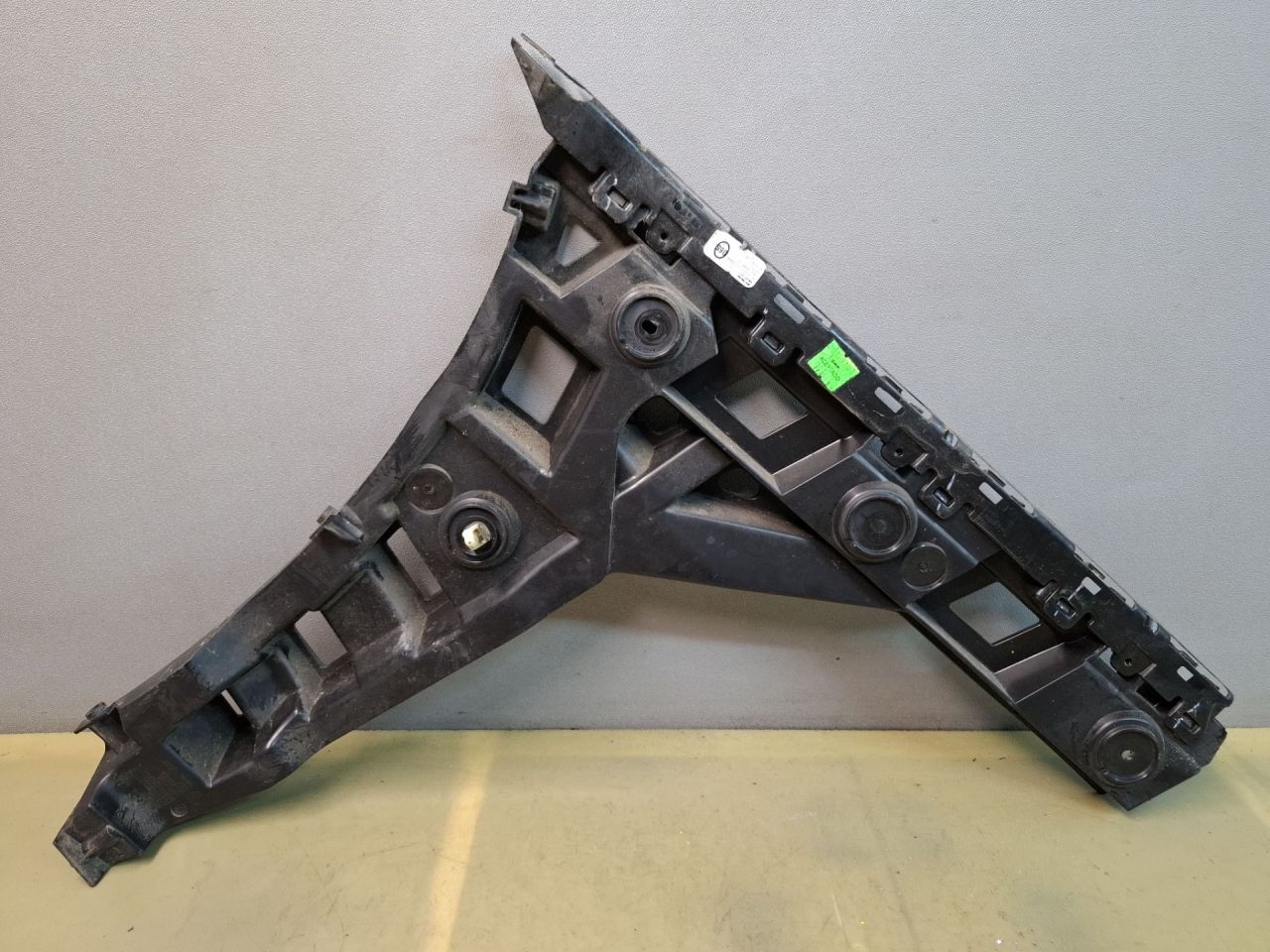 Крепление бампера заднего Volkswagen Jetta 7 поколение 2020, 2.0 л., бензин, серый, седан, передний привод, 17A807356 - фото №1