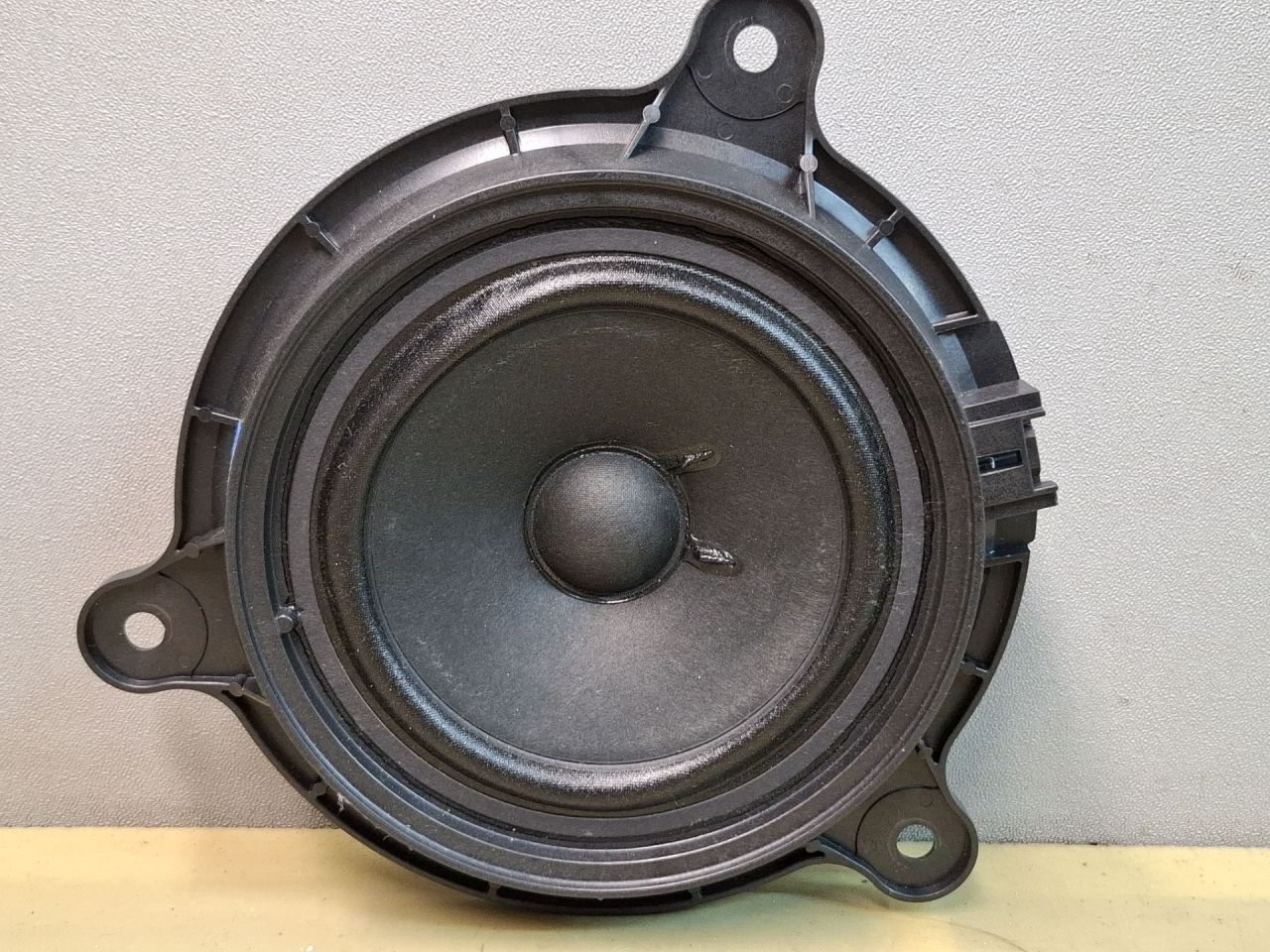 динамик Mazda CX-5 2 поколение KF 2018, 2.5 л., PYY1, бензин, АКПП, серый/46g, внедорожник 5 дв., полный привод, 3510370020 - фото №1