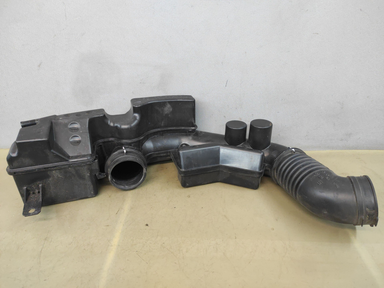 резонатор воздушного фильтра Subaru Impreza 5 поколение (GK/GT) 2019, 2.0 л., бензин, вариатор, серый, седан, полный привод - фото №1