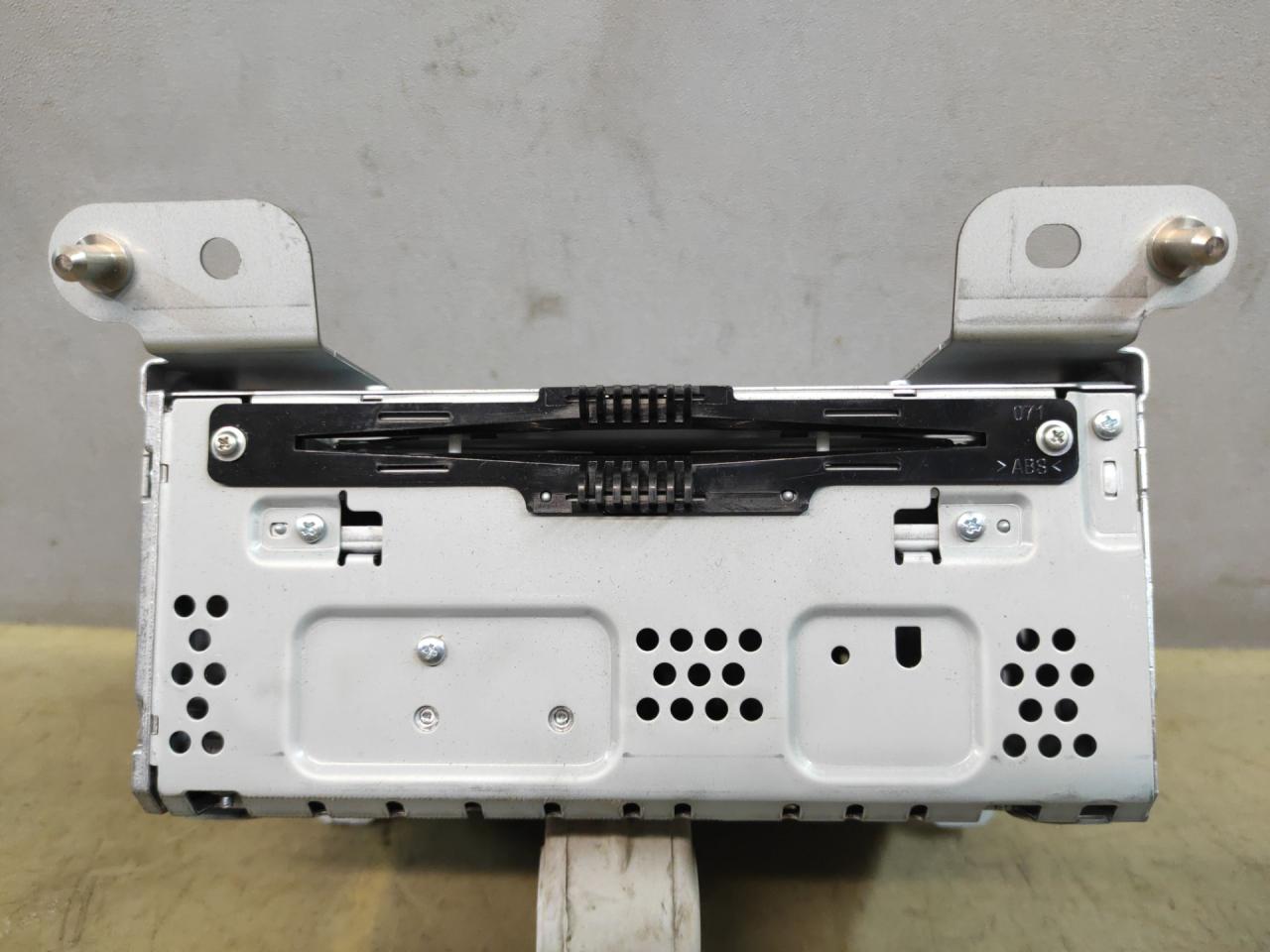 магнитола Ford Edge 2 поколение CD539 2018, 2.0 л., бензин, АКПП, черный, внедорожник 5 дв., полный привод, CQJJ64E0UMD, FT4T19C107FD - фото №1