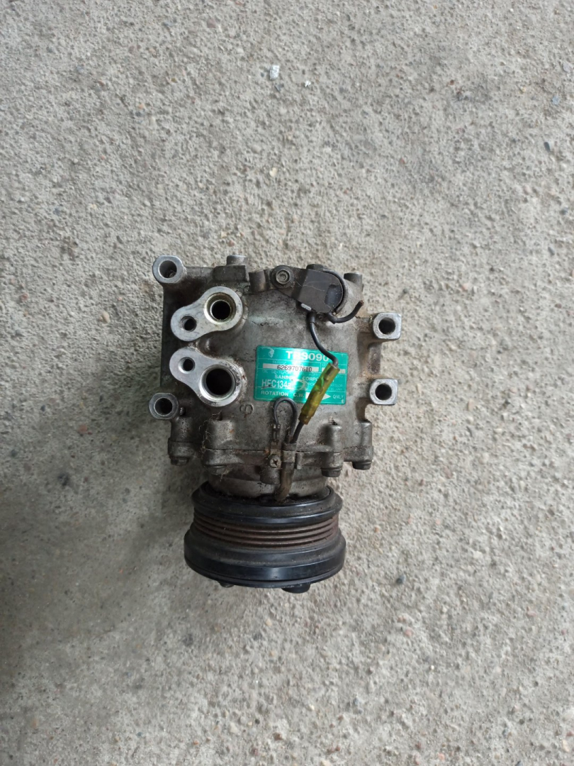 компрессор кондиционера Mazda 323 5 поколение 1997, 1.8 л. - фото №1