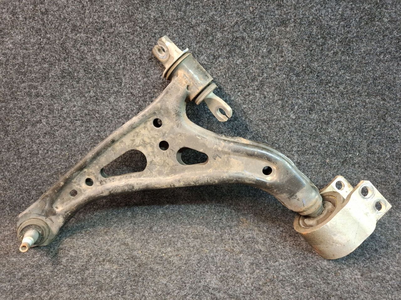 рычаг передний Chevrolet Equinox 3 поколение 2018, 1.5 л., бензин, АКПП, серый/441b, полный привод - фото №1