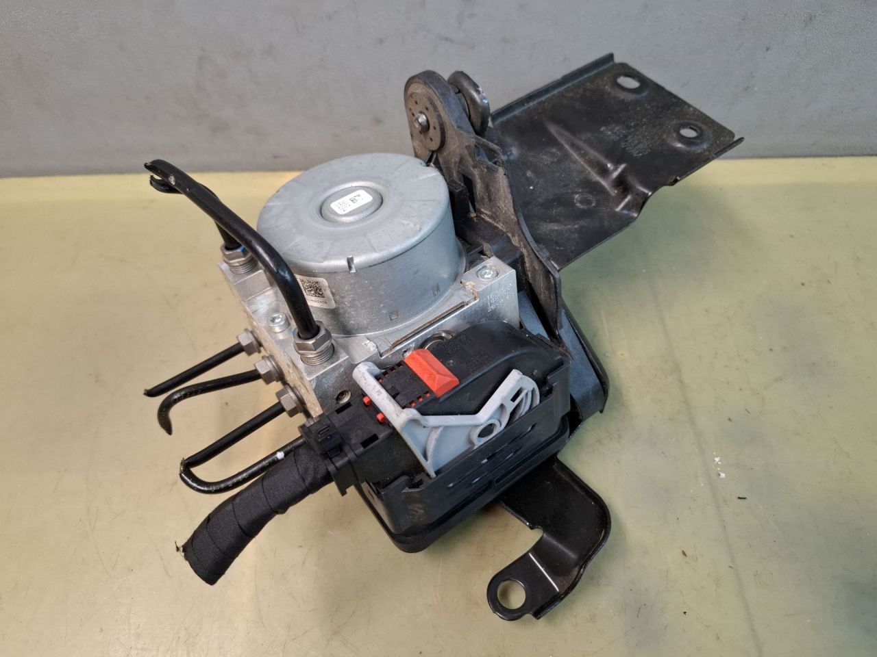 блок ABS Volkswagen Jetta 7 поколение 2019, 1.4 л., бензин, АКПП, серый, передний привод, 5Q0614517EB - фото №1