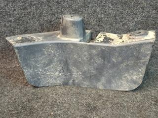 брызговик перед. Cadillac XT4 1 поколение 2020, 2.0 л., бензин, АКПП, 318e, полный привод, 84448336