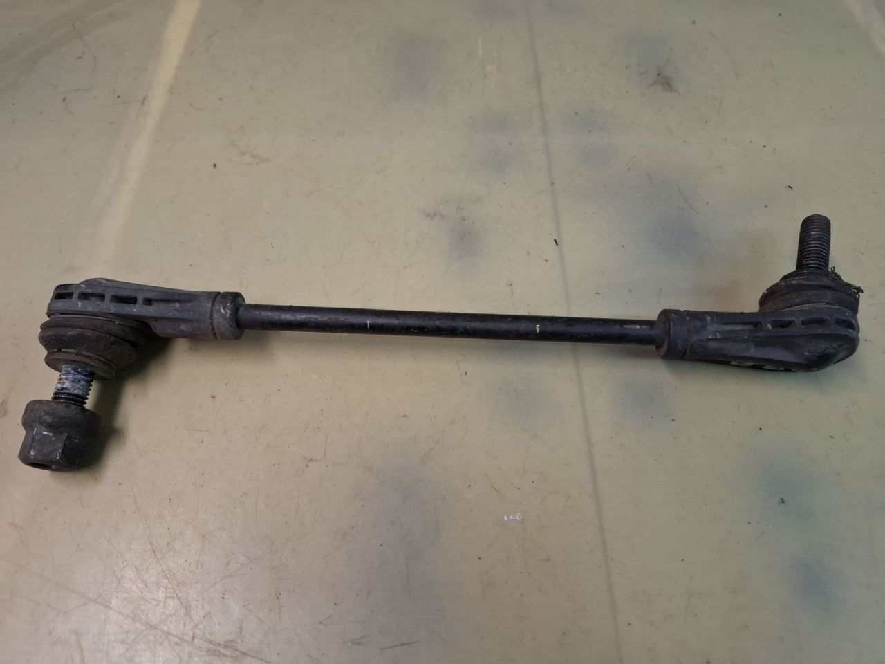 стойка стабилизатора Chevrolet Malibu 9 поколение 2018, 1.5 л., бензин, АКПП, бордовый, передний привод - фото №1