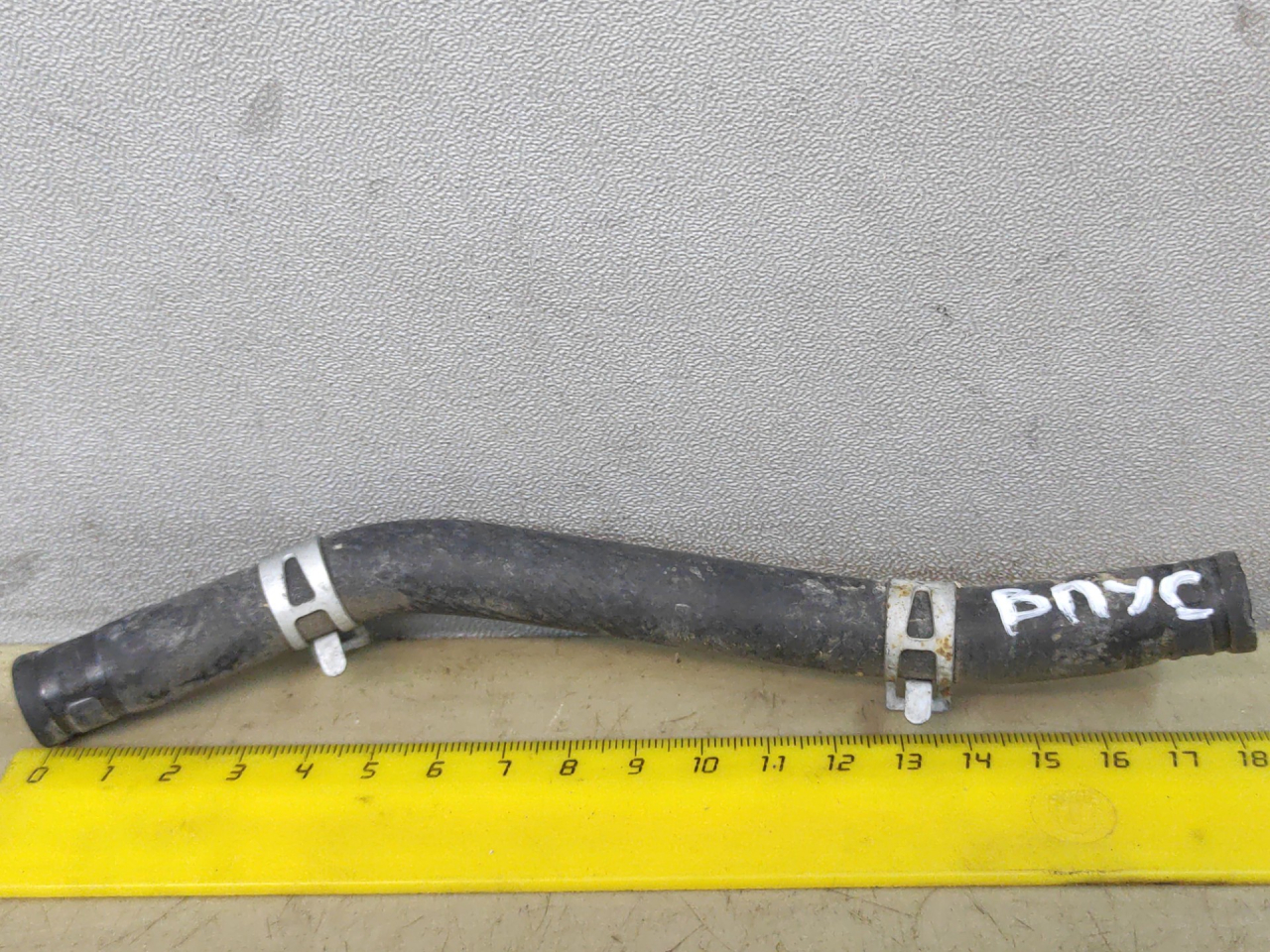 патрубок (трубопровод, шланг) Suzuki Kizashi 1 поколение 2012, 2.4 л., J24B, бензин, АКПП, красный, седан, полный привод - фото №1