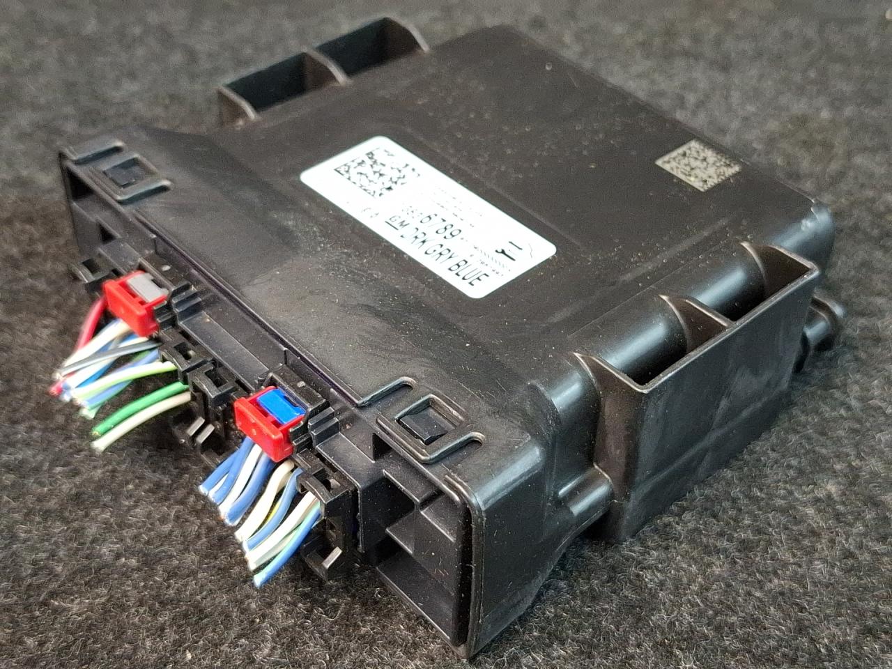 блок комфорта Cadillac XT4 1 поколение 2020, 2.0 л., бензин, АКПП, 318e, полный привод, 13536789 - фото №1