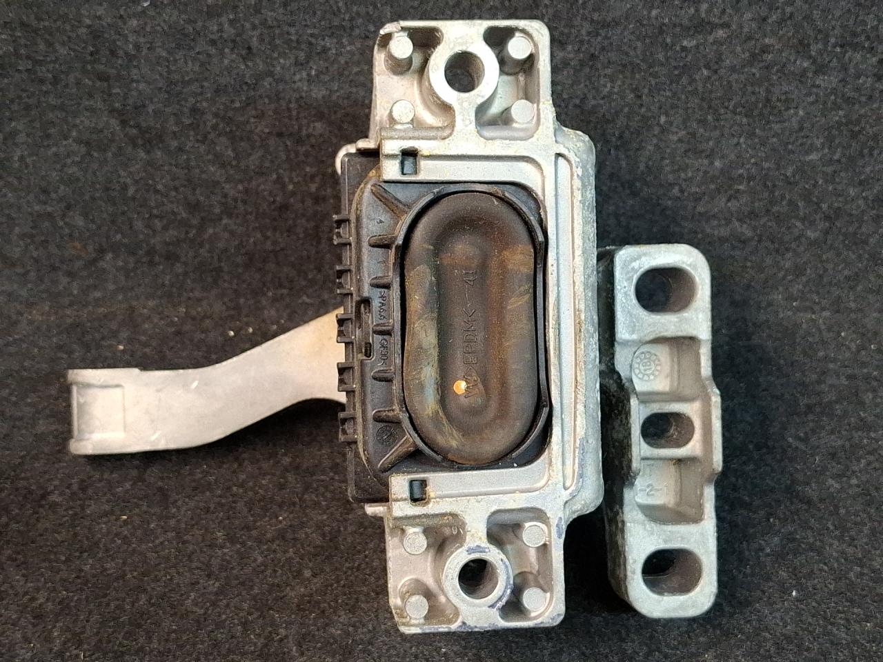 подушка крепления двигателя Volkswagen Jetta 7 поколение 2019, 1.4 л., бензин, АКПП, синий, седан, передний привод, G3109420 - фото №1