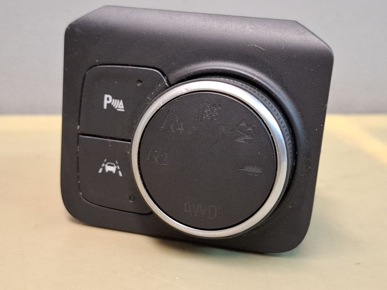 переключатель полного привода Chevrolet Blazer 3 поколение 2019, 3.6 л., бензин, АКПП, белый, полный привод, 84533694 - фото №1