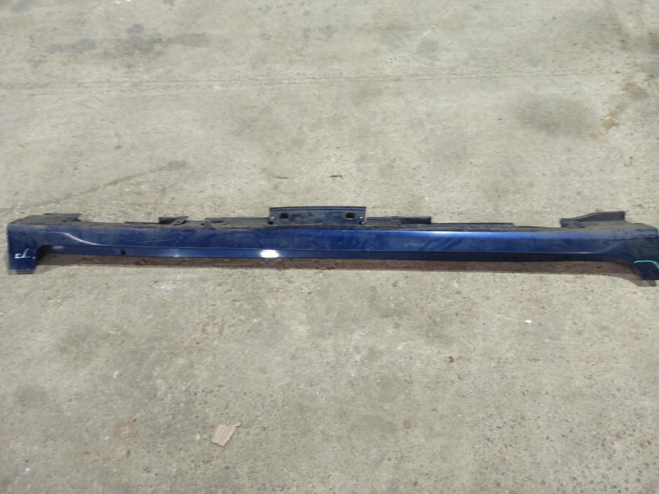 накладка на порог Toyota Prius V 1 поколение ZVW41 ZVW41 2014, 1.8 л., гибрид, АКПП, синий, хетчбэк 5 дв., передний привод - фото №1