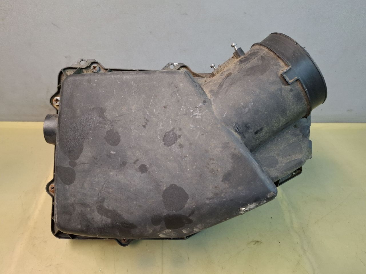 корпус воздушного фильтра Chevrolet Malibu 9 поколение 2018, 1.5 л., бензин, АКПП, бордовый, передний привод, 84003580 - фото №1