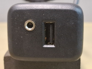 разъем AUX / USB Chevrolet Equinox 3 поколение 2018, 2.0 л., бензин, АКПП, передний привод, 13591084