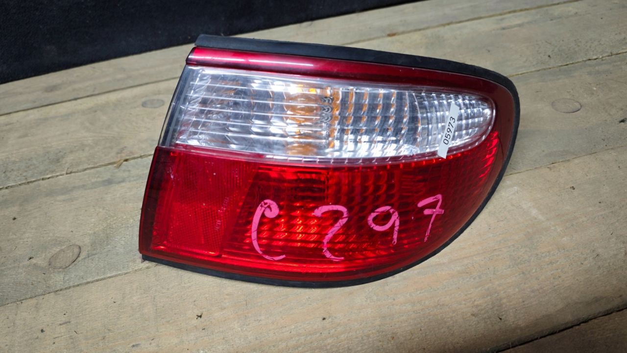 фонарь задний правый Mazda Millenia 1 поколение 1999 - фото №1