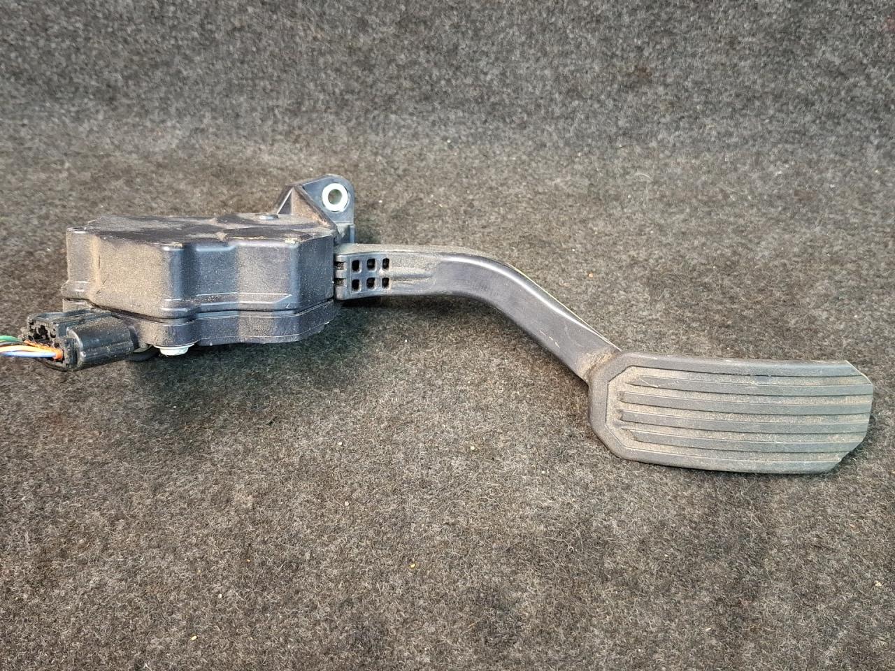 педаль Toyota Camry 7 поколение XV40 2008, 2.4 л., 2AZ-FE, бензин, АКПП, седан, передний привод, 78110-06010, 198800-7480 - фото №1