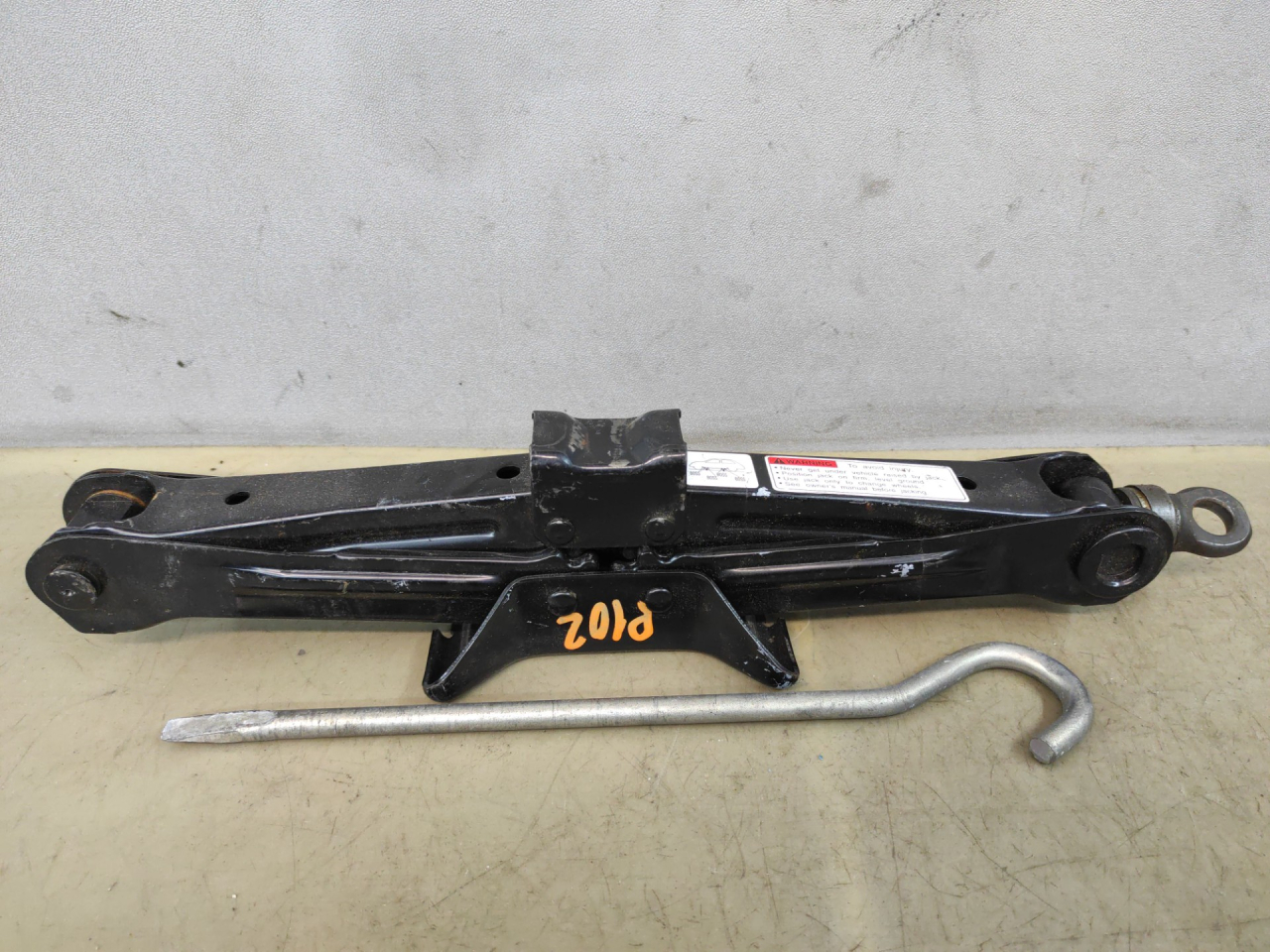 домкрат Suzuki Kizashi 1 поколение 2012, 2.4 л., J24B, бензин, АКПП, красный, седан, полный привод - фото №1